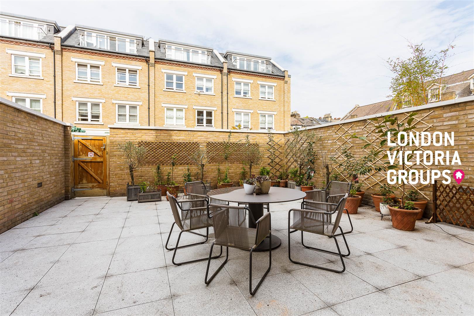 Battersea Park Road, LONDON